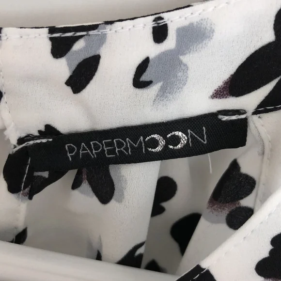 Papermoon white and black tank top with keyhole button back (M) - Picture 3 of 4